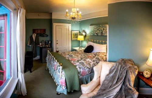 Astoria Bed & Breakfast | Clementine's Guest House & Vacation Rentals