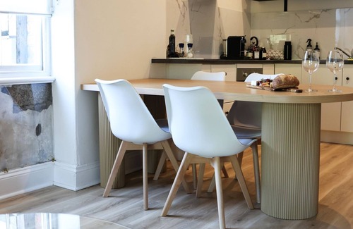 Beechworth Apartment | Clements Cottage on Main St. Bare bnb by Bare Body Beauty co.