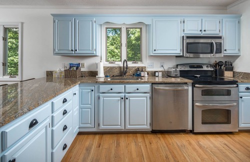 Seneca House | Clemson Hartwell Lake House sleeps 14, 5 kings, pvt dock, quiet , Fall specials!