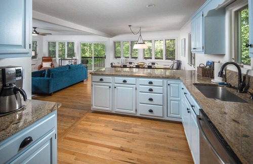 Seneca House | Clemson Hartwell Lake House sleeps 14, 5 kings, pvt dock, quiet , Fall specials!