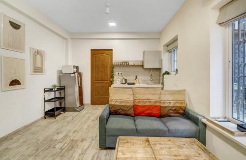 Pali Hill Bed & Breakfast | Cleo 1BHK Khar W by The Bombay Home Company