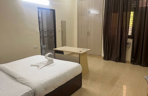 Sector 70 Hotel | Cleo Elegance Rooms & Banquet