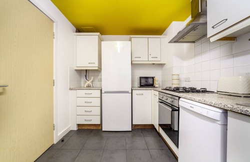 St Luke's Apartment | Clerkenwell Flat by Whitecross Street Market