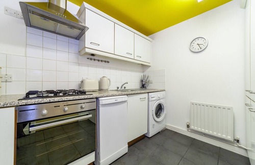 St Luke's Apartment | Clerkenwell Flat by Whitecross Street Market
