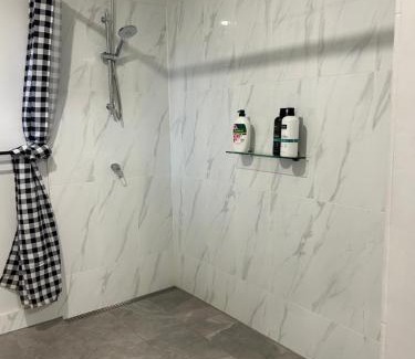 Clermont House | Clermont Guest House - Pet friendly