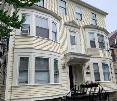 Newport Hotel | Cleveland House Inn
