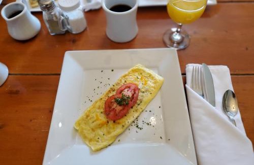 Newport Hotel | Cleveland House Inn