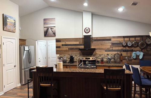 Lillian House | Clever's Corner 4-bedroom house in Lillian close to beaches and attractions
