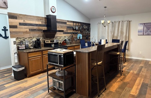 Lillian House | Clever's Corner 4-bedroom house in Lillian close to beaches and attractions