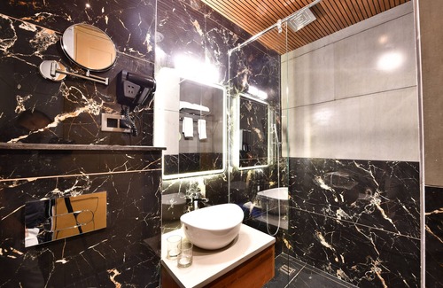 Varanasi Hotel | Click Collection Grand Gateway Varanasi