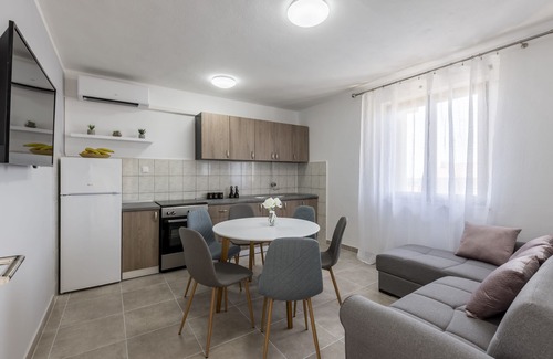 Mravince Apartment | Click Here - Get Promo Price By Inquiry - Apartments Nenna With 3 Bedrooms
