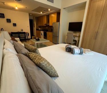 Jumeirah Lake Towers Apartment | Click Stay - JLT - Studio & Balcony Lakes view Entire Apartment -RA