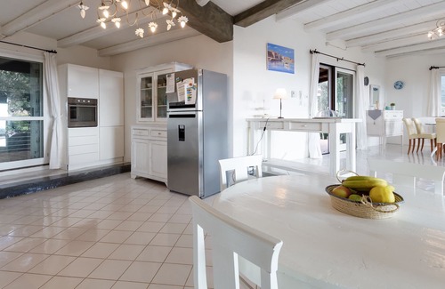 Alghero Villa | ClickSardegnaSeafront villa, 5 bedrooms, 6 bathrooms, infinity pool, WiFi