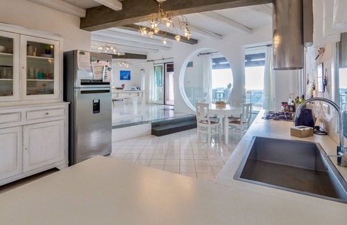 Alghero Villa | ClickSardegnaSeafront villa, 5 bedrooms, 6 bathrooms, infinity pool, WiFi