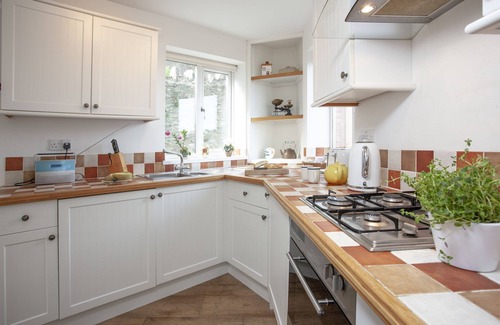 Brixham Cottage | Cliff Cottage - a cottage that sleeps 4 guests in 2 bedrooms