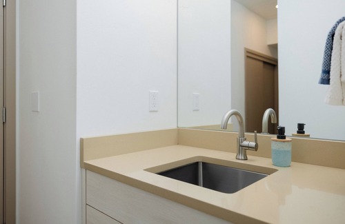 Westbrook Meadows Apartment | Cliff House – A Perfect Couple’s Retreat! Close to Hiking & Skiing, Pet Friendly