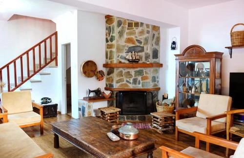 Moutoullas House | Cliff House