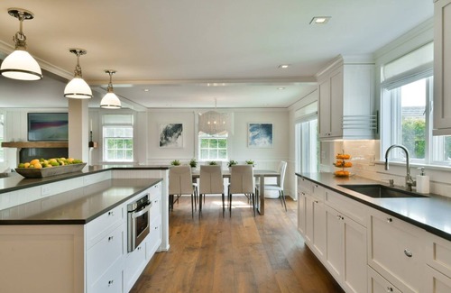 Nantucket Town House | Cliff Road Area - 6 Bdrm 4.5 Bath - Heated Pool, Outdoor Kitchen, Firepit