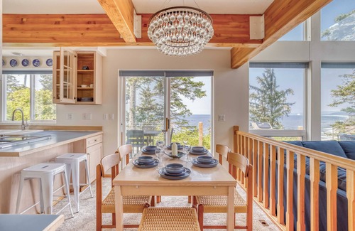 Neskowin House | Cliff-top Beauty has Stellar Ocean View, a Furnished Deck, and a King Suite!