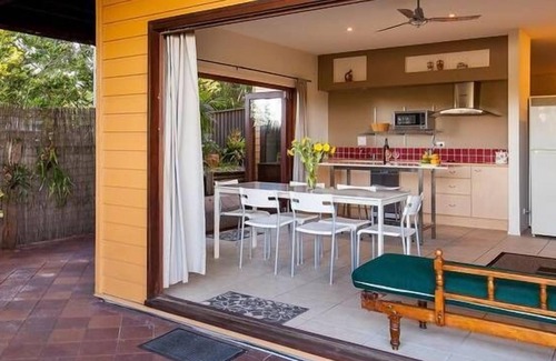 Bulimba House | Cliff Top Villa in Bulimba - Lifestyle Central