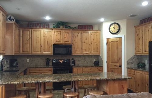 New Braunfels House | CLIFF VIEW #14 - 4/3 ON RIVER RD; 400' OF RIVER ACCESS; PUT YOUR TOOBS IN HERE