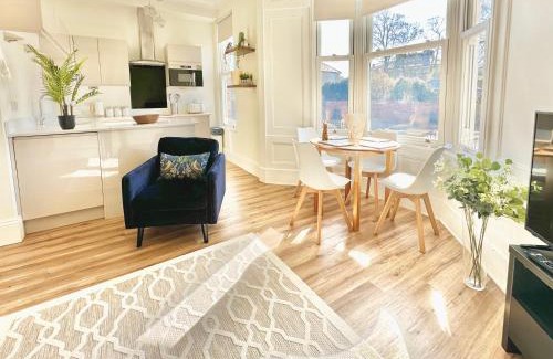 York Apartment | Clifford's Reach at Bluebridge Court with Free Parking