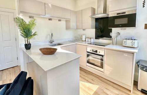 York Apartment | Clifford's Reach at Bluebridge Court with Free Parking
