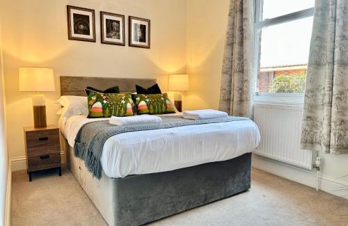 York Apartment | Clifford's Reach at Bluebridge Court with Free Parking
