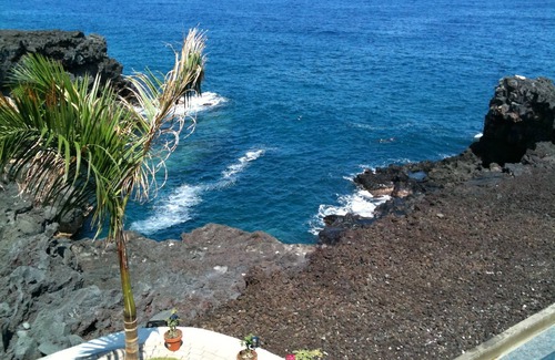 Captain Cook House | Cliffs of South Kona ‘The Cove at Milolii'