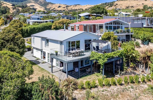 Akaroa House | Cliffside - Akaroa Holiday Home
