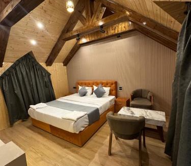 Srinagar House | Cliffside cottage