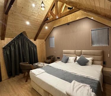 Srinagar House | Cliffside cottage