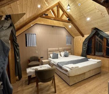 Srinagar House | Cliffside cottage