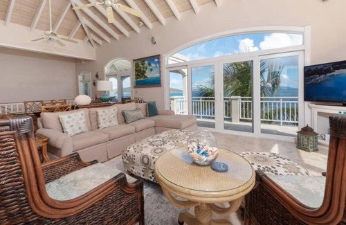 Estate Peterborg House | Cliffside elegance