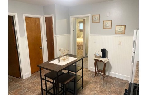 Oneida House | Cliffside Getaway: Turning Stone, Vernon Downs,etc
