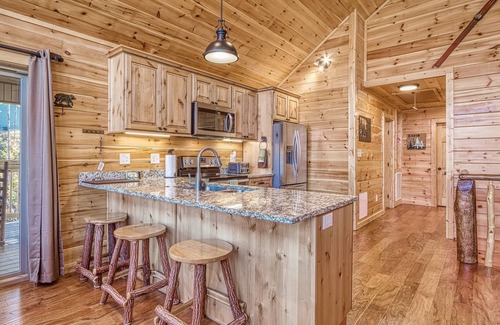 Chalet Village North Cabin | Cliffside Hideaway (Formerly Happy Bear Chalet)