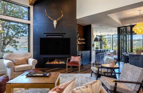 Hood River House | Cliffside Oasis