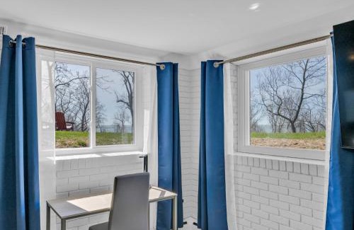 Leamington Apartment | Cliffside Suite #3 - Seacliff Beach Suites