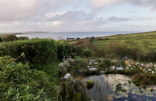 Tully Cottage | CLIFFTOP HAVEN, family friendly in Tully, County Galway