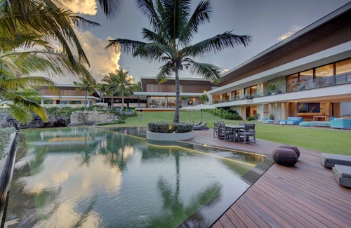 Punta Aguila Villa | Clifftop Icon of Caribbean Luxury