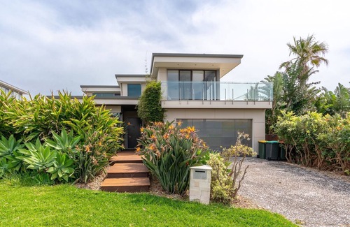 Kiama House | Clifftop Luxury with Pool