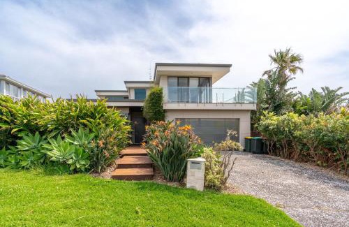 Kiama House | Clifftop Luxury with Pool
