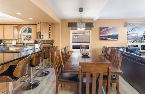 Seward House | Clifftop Townhouse, Panoramic Views Sleeps 8