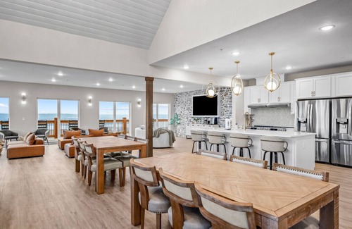 Kimberling City House | Cliffwater: Private Indoor Pool, 2 Hot Tubs, Outdoor Pool Table and Ping Pong