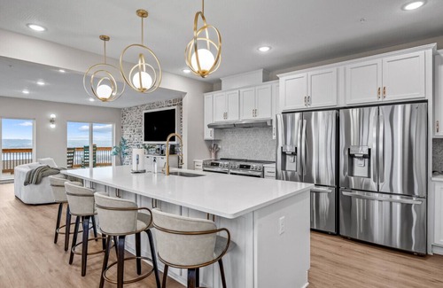 Kimberling City House | Cliffwater: Private Indoor Pool, 2 Hot Tubs, Outdoor Pool Table and Ping Pong