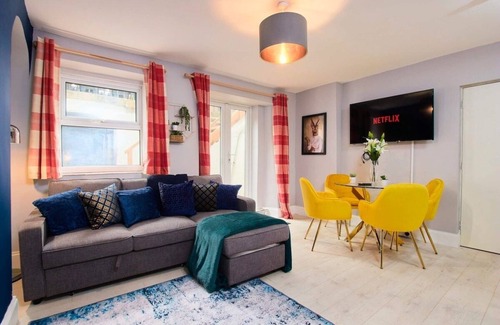 Clifton Apartment | Clifton Central Modern Flat