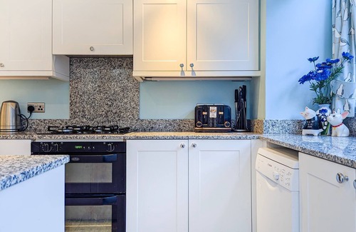Montpelier House | Clifton Cottage - by Brighton Holiday Lets