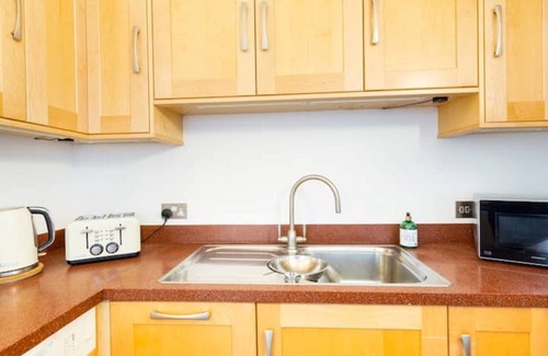 Clifton Apartment | Clifton Georgian Balcony Apt - Simply Check In