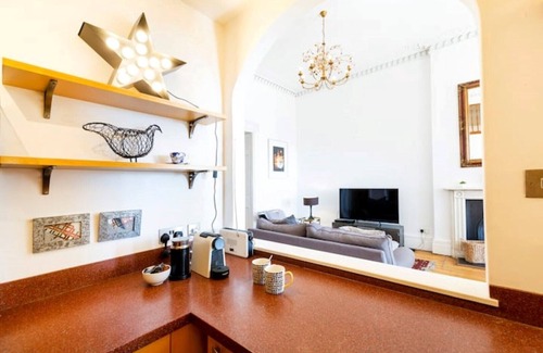 Clifton Apartment | Clifton Georgian Balcony Apt - Simply Check In