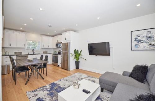 Niagara Falls House | Clifton Hill Luxury Home